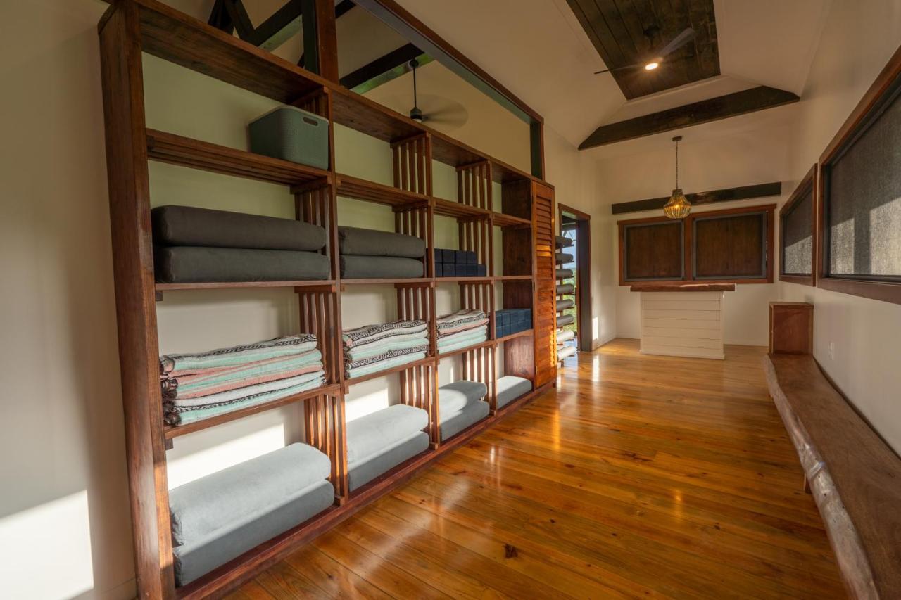 Roam Yoga & Wellness Lodge 보카스 타운 외부 사진