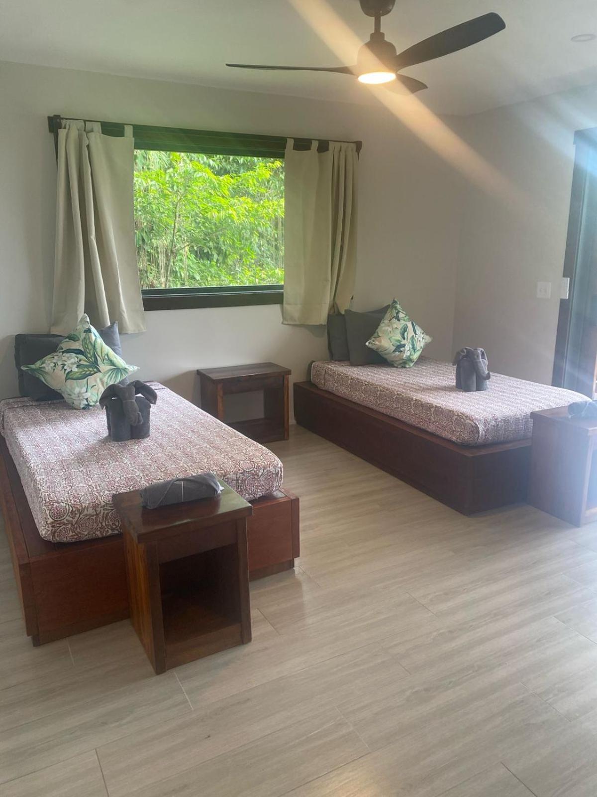 Roam Yoga & Wellness Lodge 보카스 타운 외부 사진